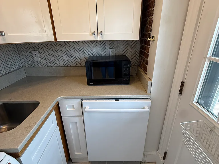 187 Webster St #2 — Photo 15