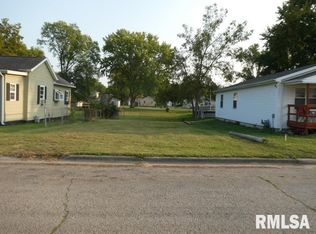531 10th St, Lincoln, IL 62656