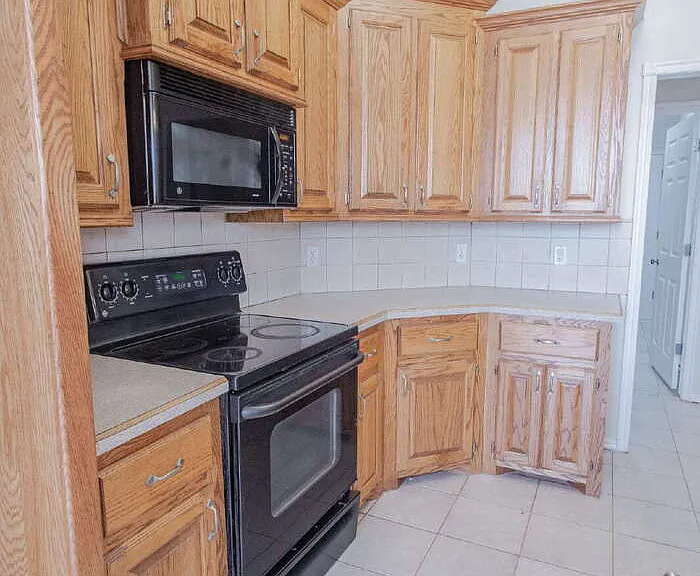 501 Madeline Ln — Photo 3