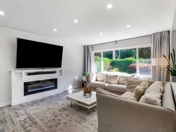 2317 Como Lake Ave, Coquitlam, BC V3J 3R7