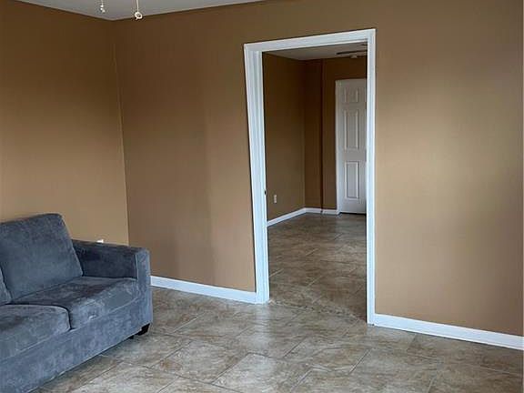 5th image of 2883-85 Annette St