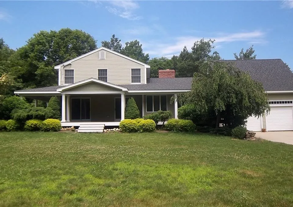 213 Narrow Ln