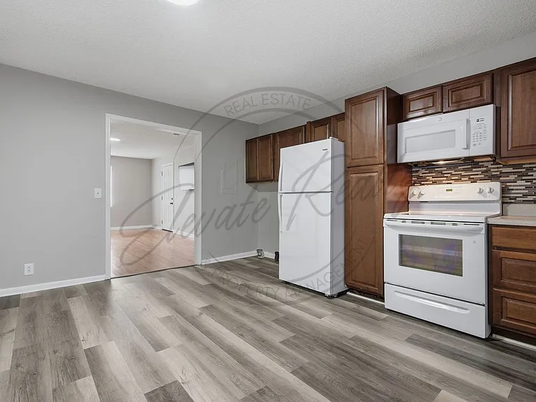 703 Linden Grn — Photo 9