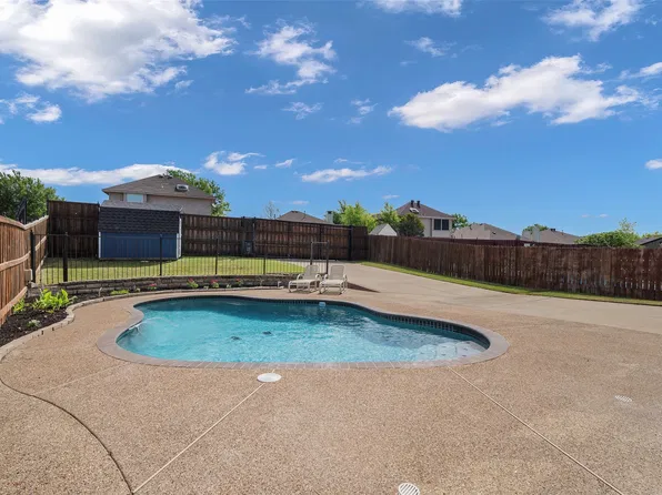 905 Elizabeth Dr, Lewisville, TX 75067