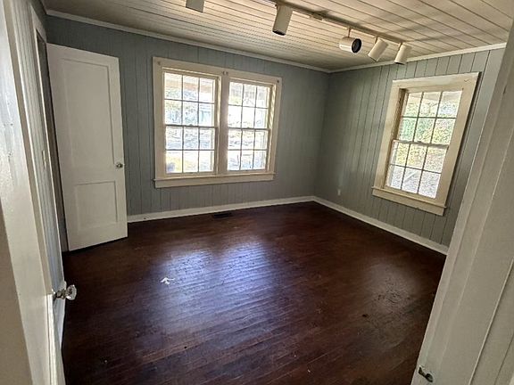 5th image of 307 1st St