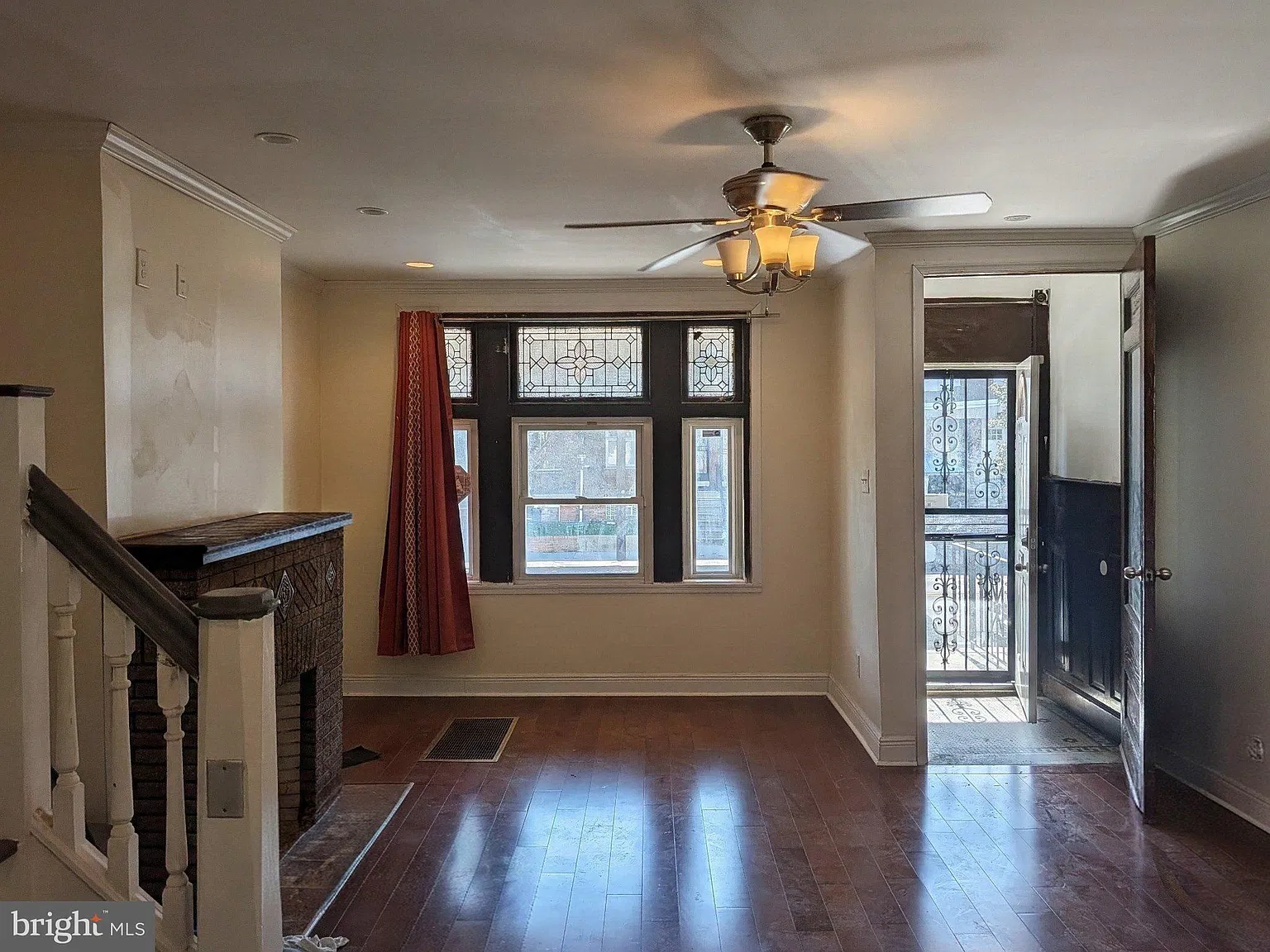 4 bed, 2.0 bath, 2270 sqft, $2,100 — Photo 3