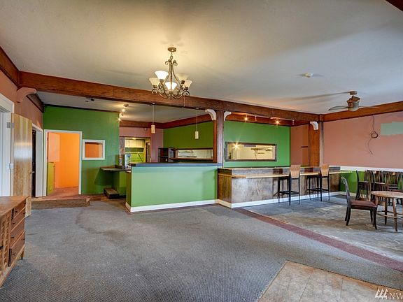 3rd image of 930 SE Pioneer Way