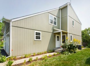 27W043 Cooley Ave, Winfield, IL 60190