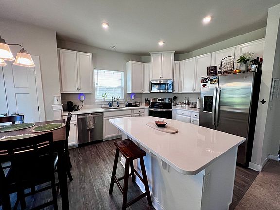 5th image of 254 Goldenstar Ln