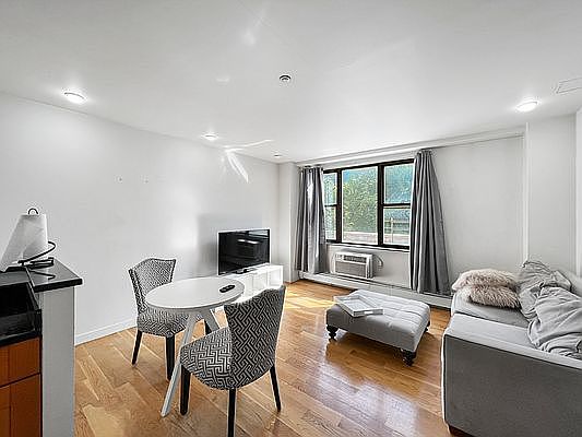 1st image of 6 E 116th St APT 2C