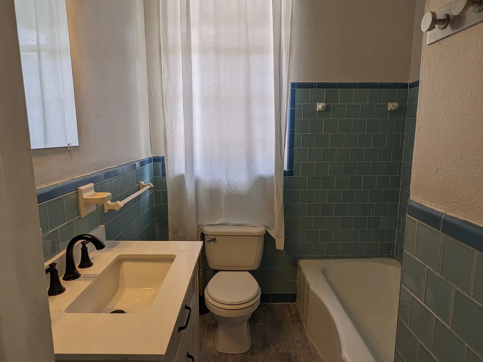 3 bed, 1207 sqft, $1,600 — Photo 2