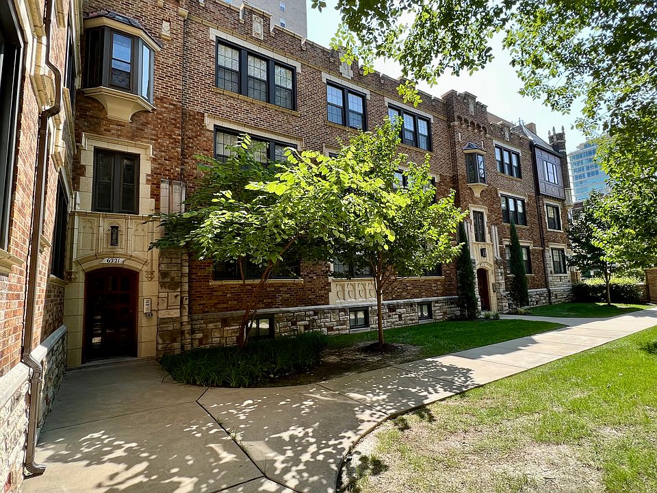 6221 Rosebury Ave., Entrance