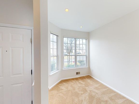 4th image of 53 Woods Edge Ct #505