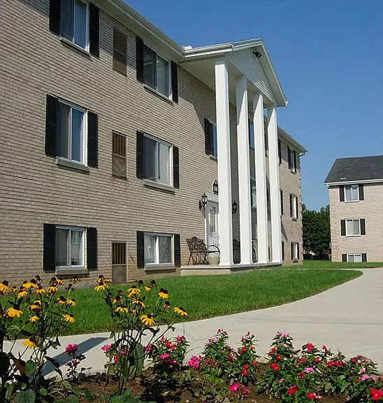 Woodview Commons Apartments — Photo 3