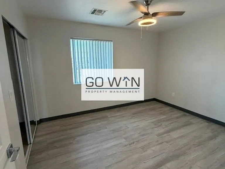 23 E Illini St — Photo 12