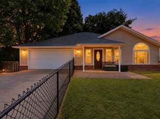 20782 Lakeshore Dr, Springdale, AR 72764