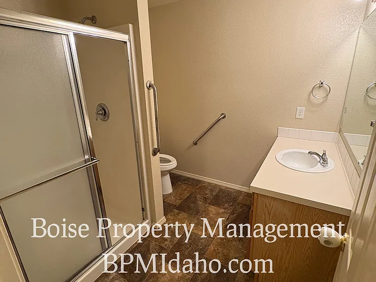1301 Diamond Ct — Photo 7