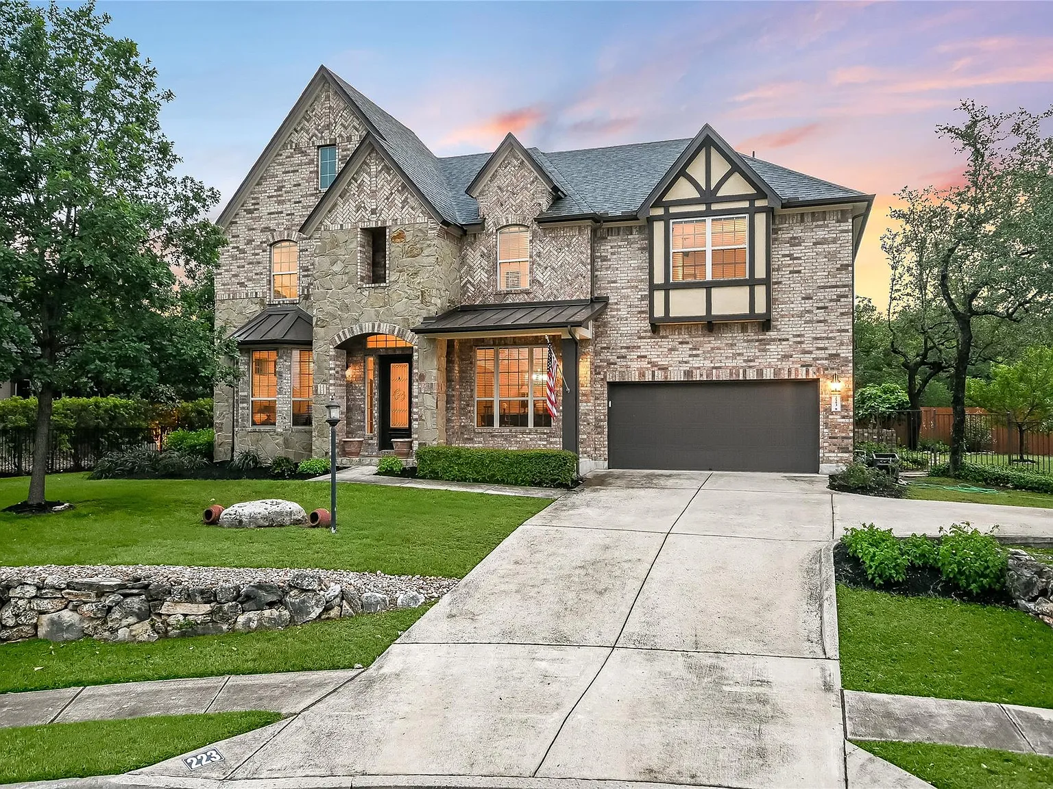 5 bed, 3.5 bath, 3841 sqft, $4,200 — Photo 1
