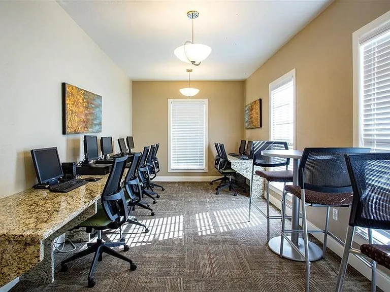 Vista Haven Apartment Homes — Photo 9