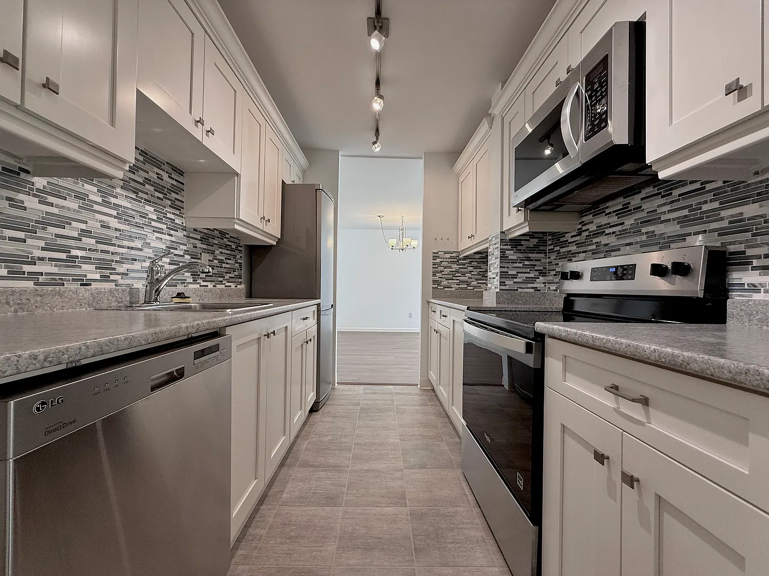 2 bed, 996 sqft, $1,900 — Photo 3
