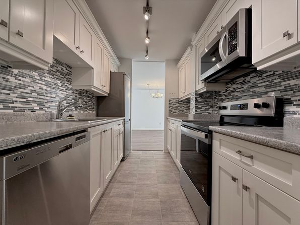 2 bedroom rental in Surrey — photo 3