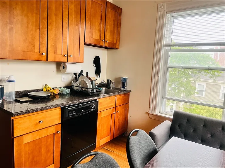 181 Erie St #5 — Photo 3