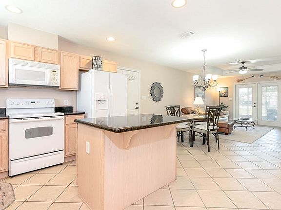 3rd image of 11 N Doral Dr