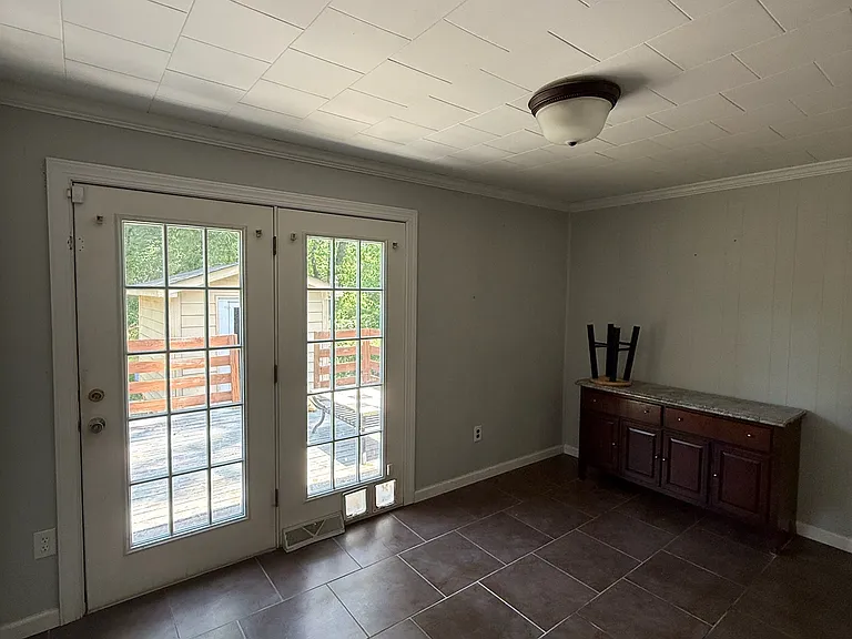 324 E Peterson Dr — Photo 18