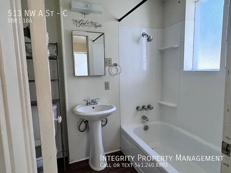 513 NW A St #C — Photo 10