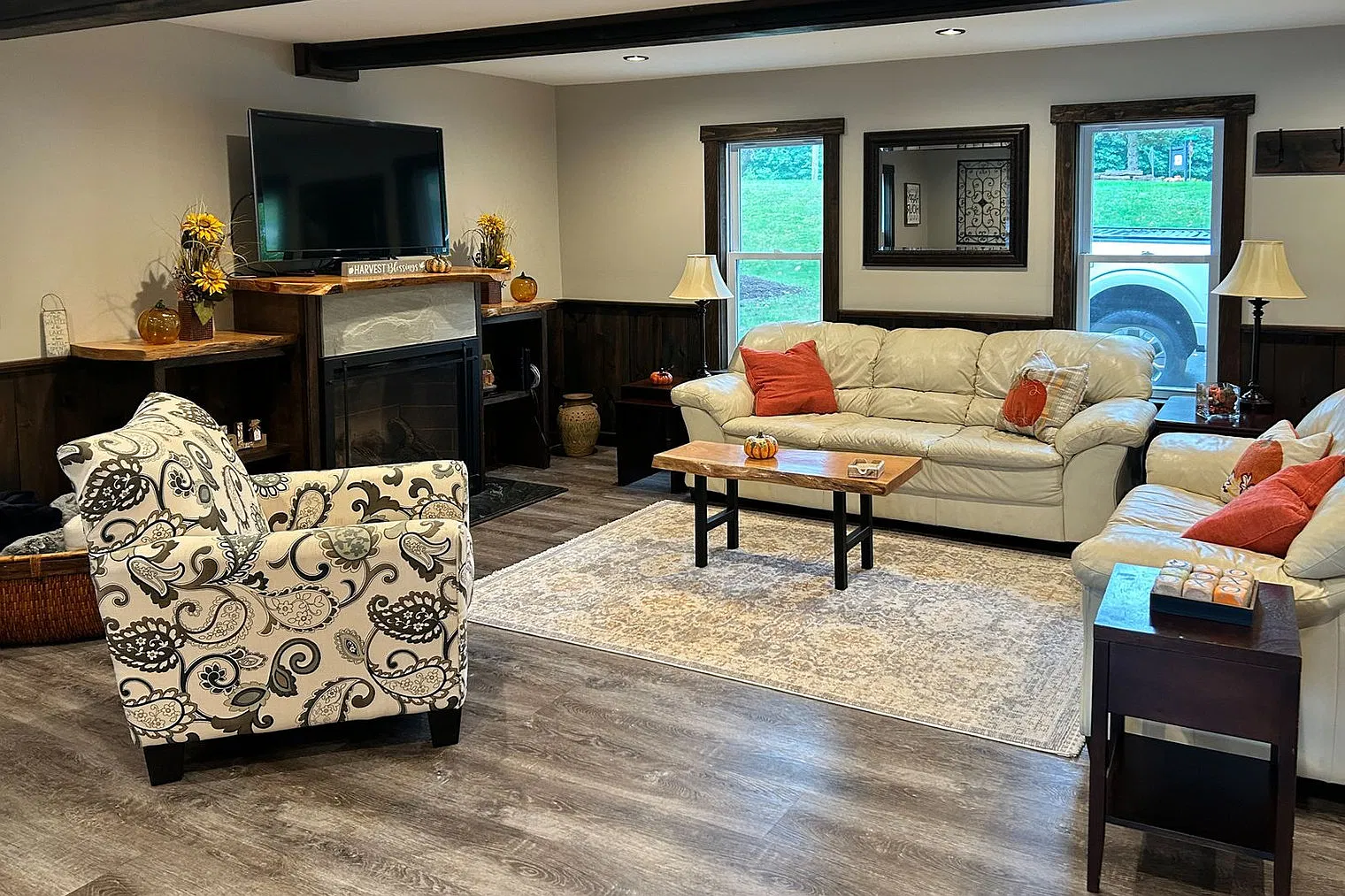 3 bed, 1.0 bath, 1194 sqft, $4,641 — Photo 2