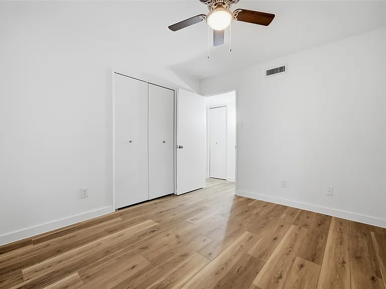 2126 Quail Valley East Dr — Photo 8