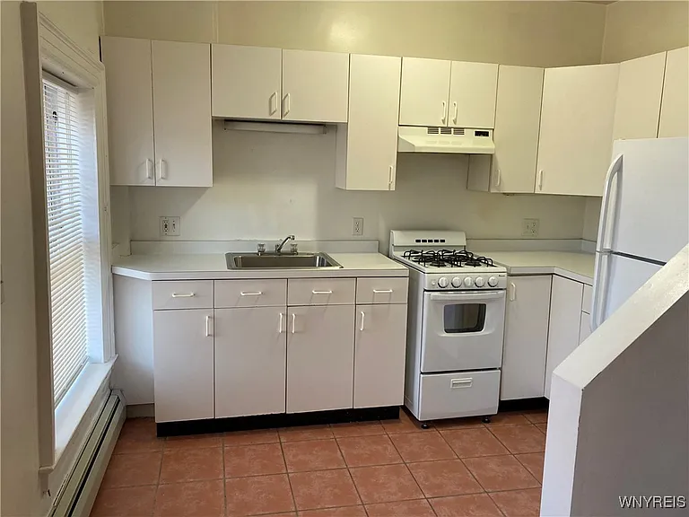 451 Franklin St #2 — Photo 12