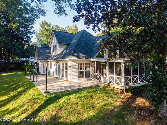 3rd image of 105 Shady Ln