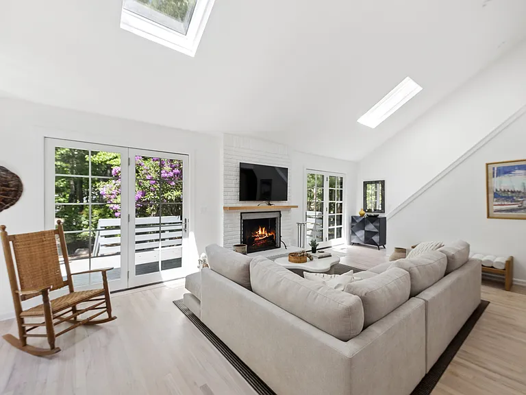 56 Underwood Dr — Photo 10