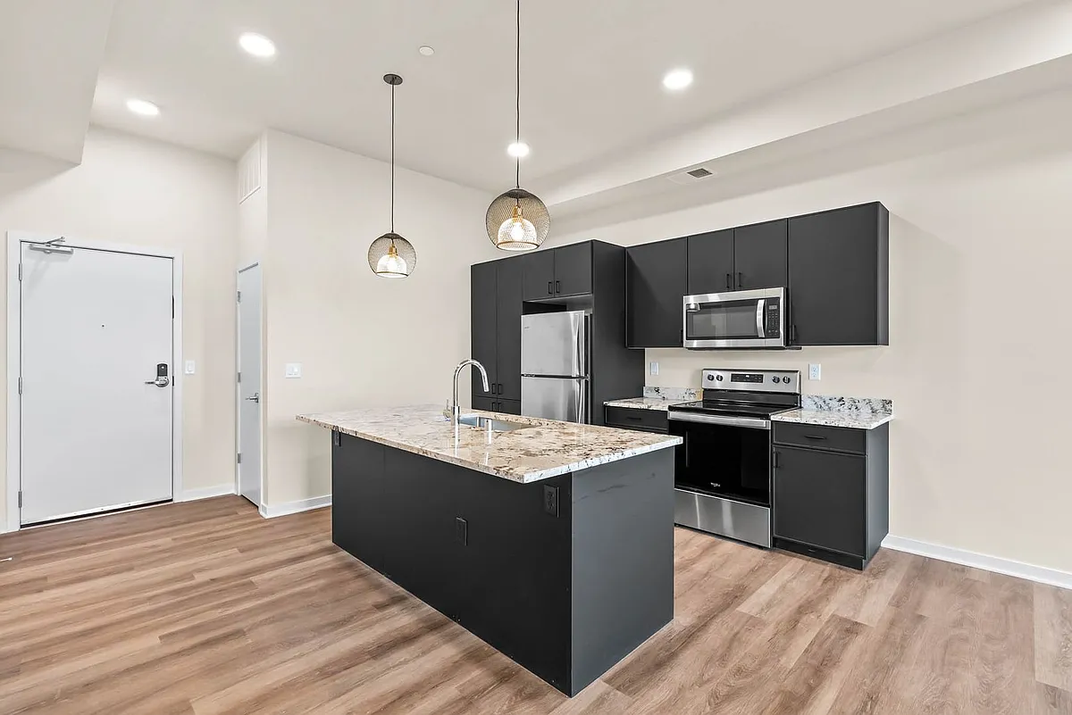 Building Photo - 600 W Freshwater Way #101