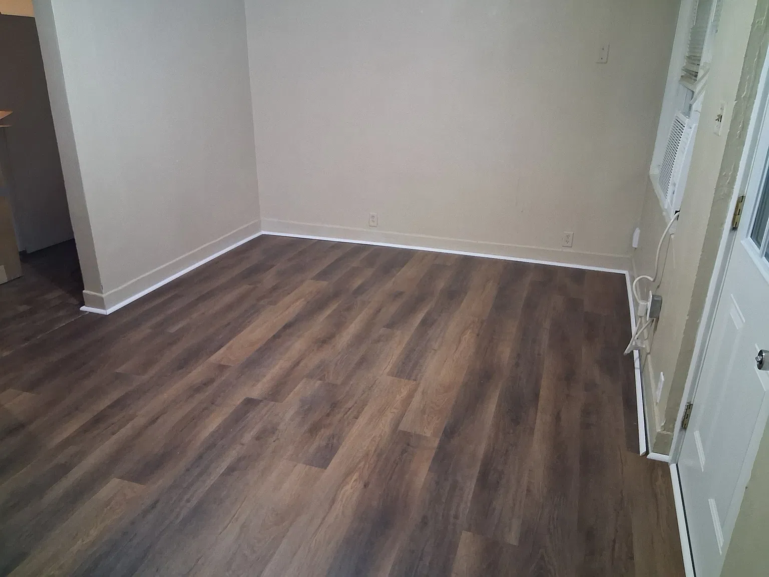 Studio, 300 sqft, $500 — Photo 3