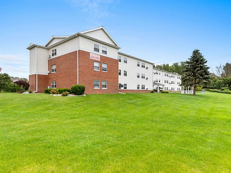 Mayville Heights Apartments is a convenient 55+ senior living community with HEAT AND WATER INCLU... — Photo 37