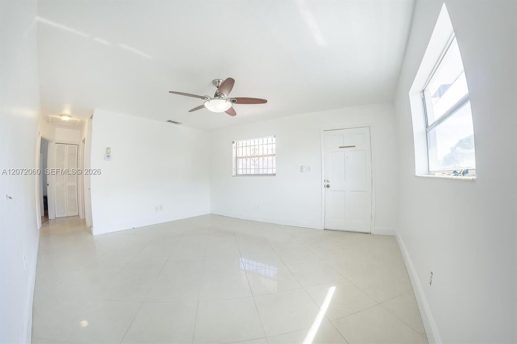 344 SW 1st St APT 6, photo 4