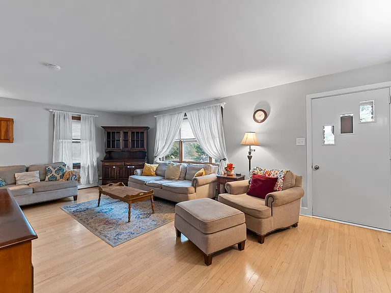 14 W Broad St — Photo 5
