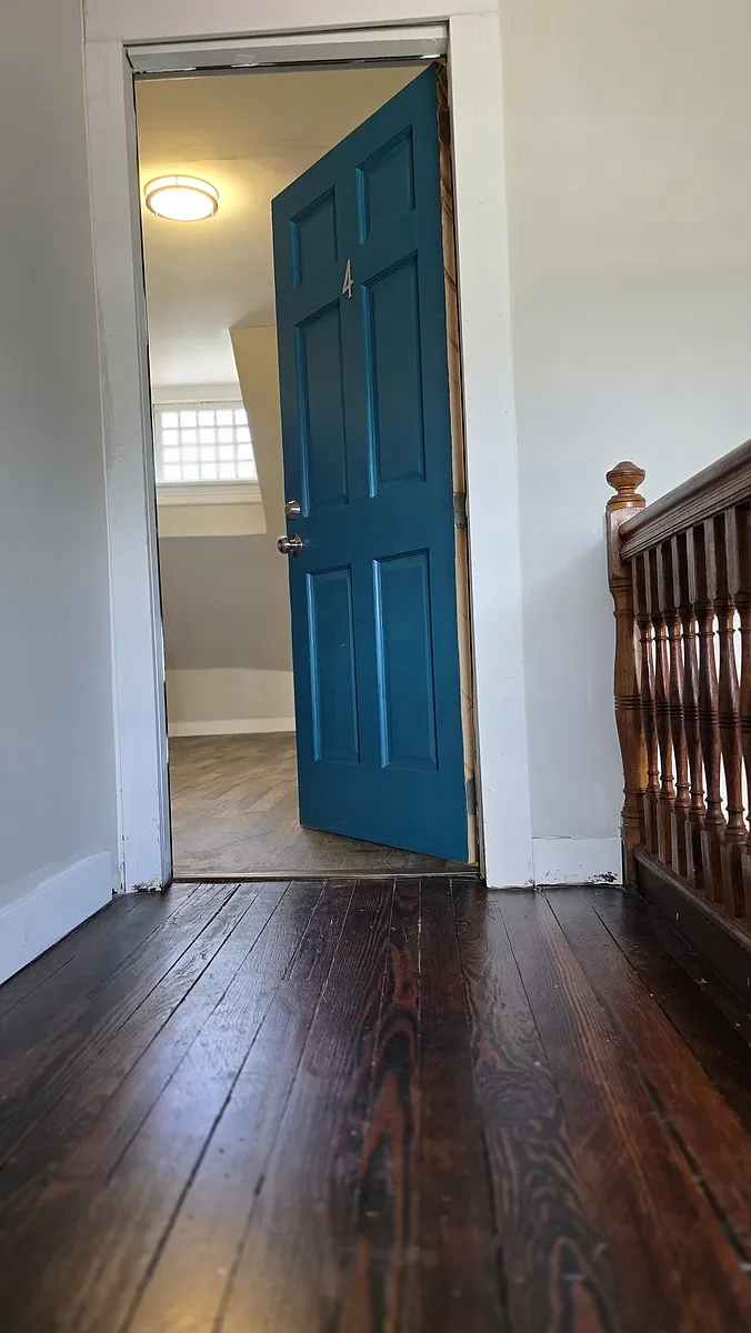 Building Photo - 4725 Luerssen Ave #4