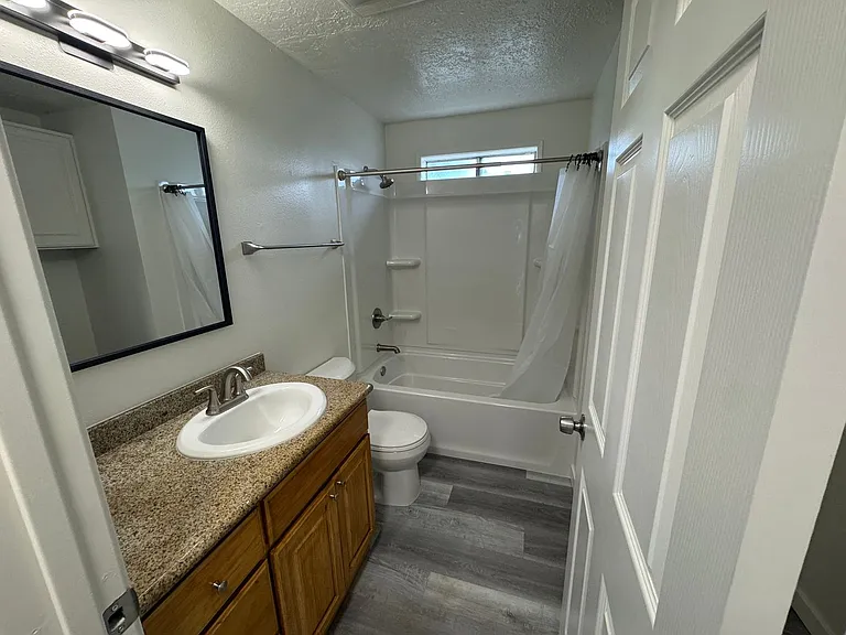 385 NW 6th St — Photo 31