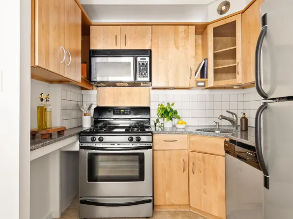 337 East 50th Street image 3 of 6