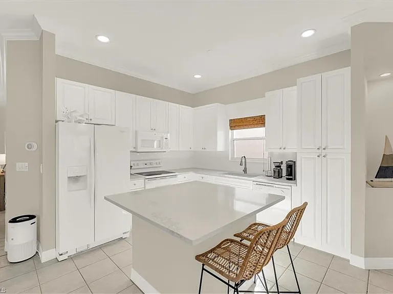28327 Hidden Lake Dr — Photo 8