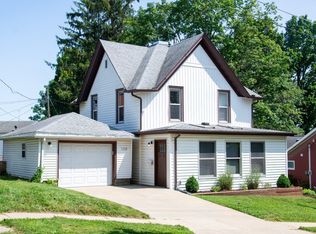 108 S Iowa St, Mineral Point, WI 53565