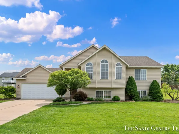 2106 Orchard Ridge Dr NW, Grand Rapids, MI 49534