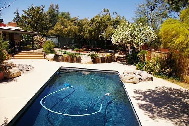 Mult-Level Backyard - Lovely!