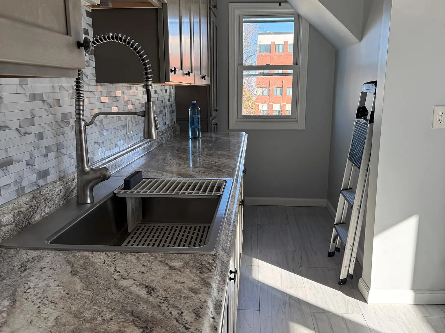 3 bed, 900 sqft, $1,850 — Photo 2