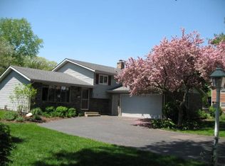 902 Scott St, Algonquin, IL 60102