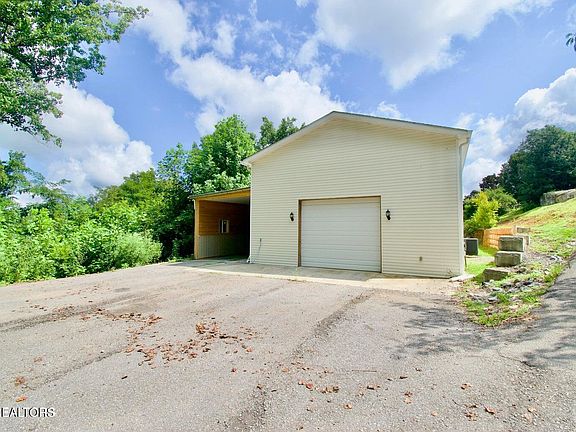 3rd image of 3618 Big Springs Rd