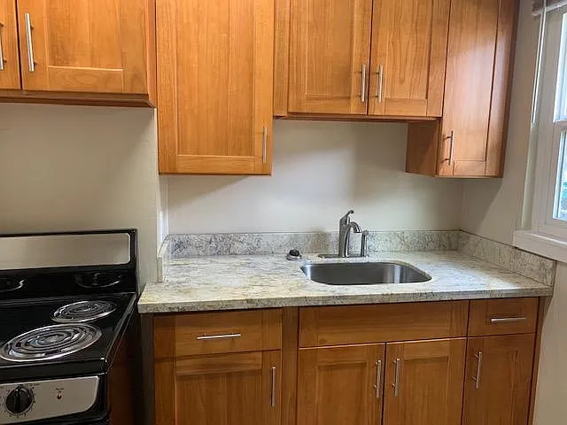 140 La Rue Ave — Photo 2